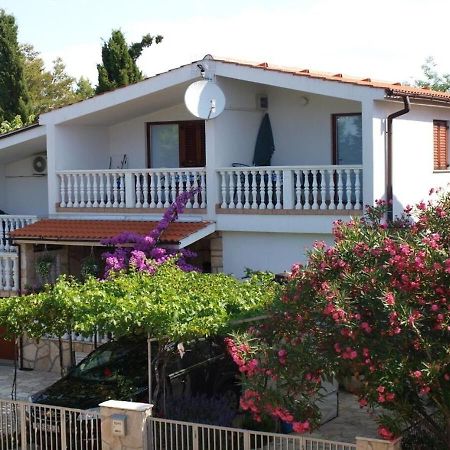 Apartments Dobri - 500M From Beach Nin Exterior photo